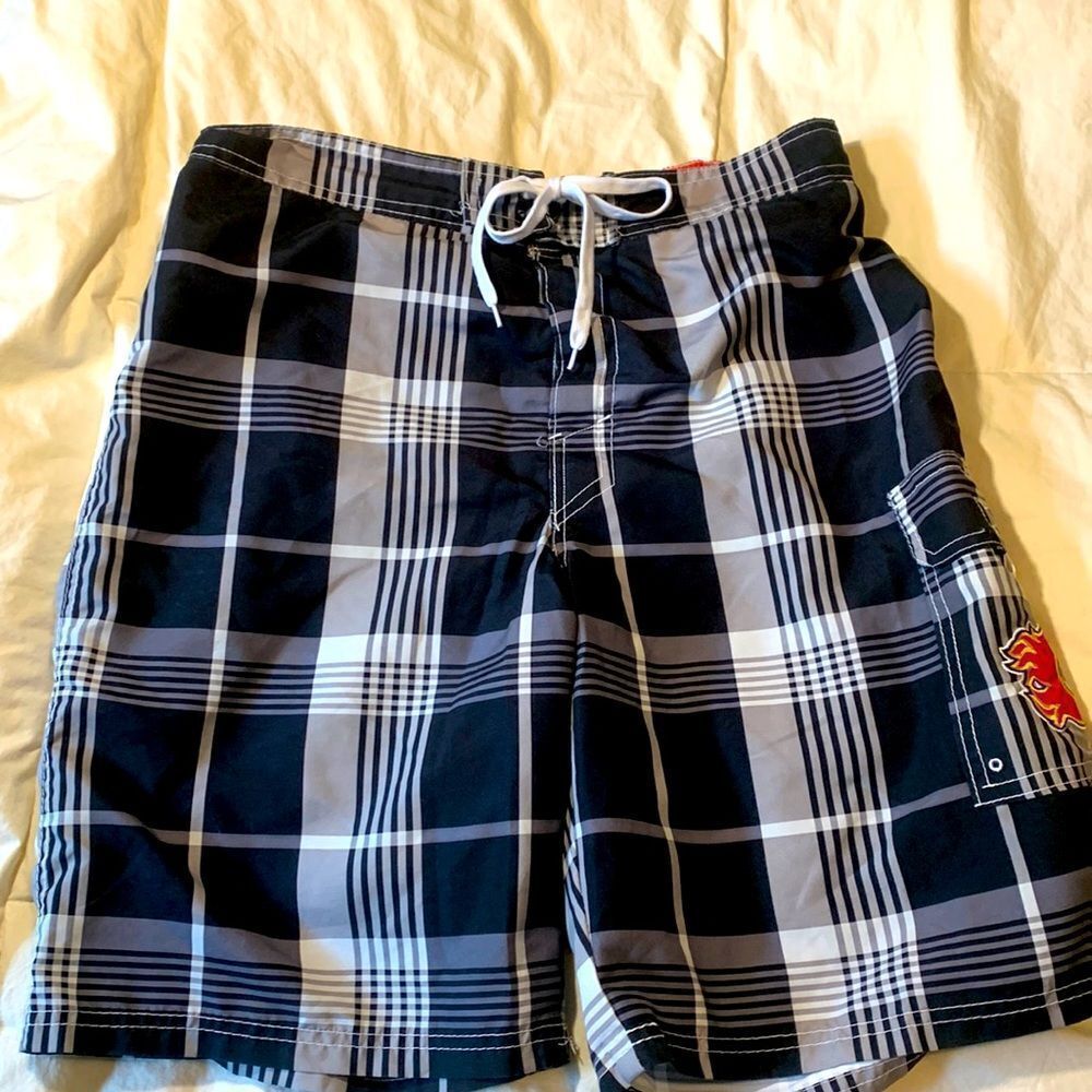 BERMUDA shorts by CARL BANKS, official NHL , large with liner